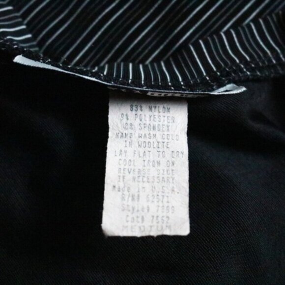 Black and White Stripe V-Neck Sleeveless Top - Picture 3 of 4